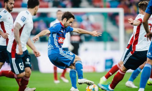 Soi kèo Piast Gliwice vs Gornik Zabrze, 22h59 ngày 09/06/2020 – giải VĐQG Ba Lan. 