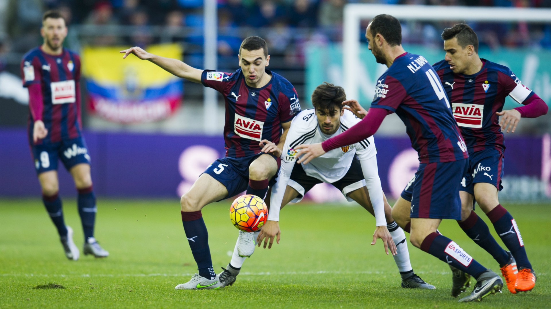 Soi kèo Eibar vs Valencia