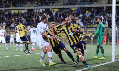 Soi kèo Juve Stabia vs Cremonese, 2h00 ngày 28/7/2020 - Hạng 2 Italia