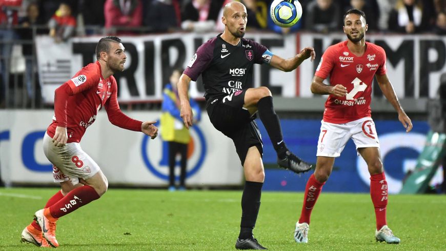 Soi kèo Nimes vs Metz