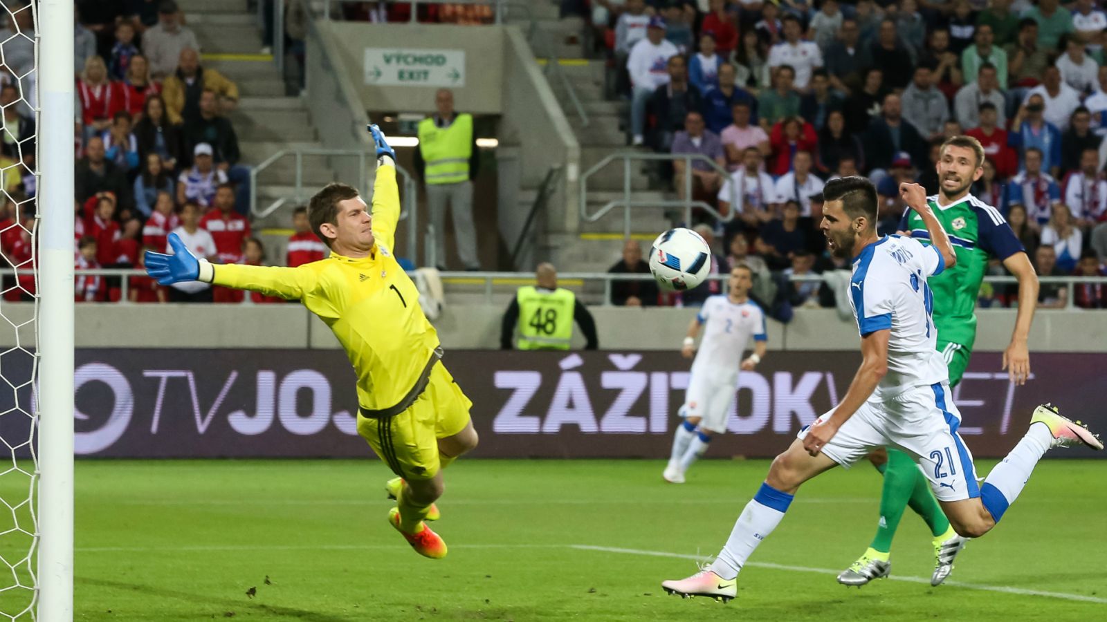 Soi kèo Bắc Ireland vs Slovakia