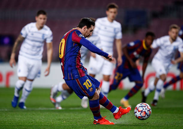 Soi kèo Dynamo Kiev vs Barcelona