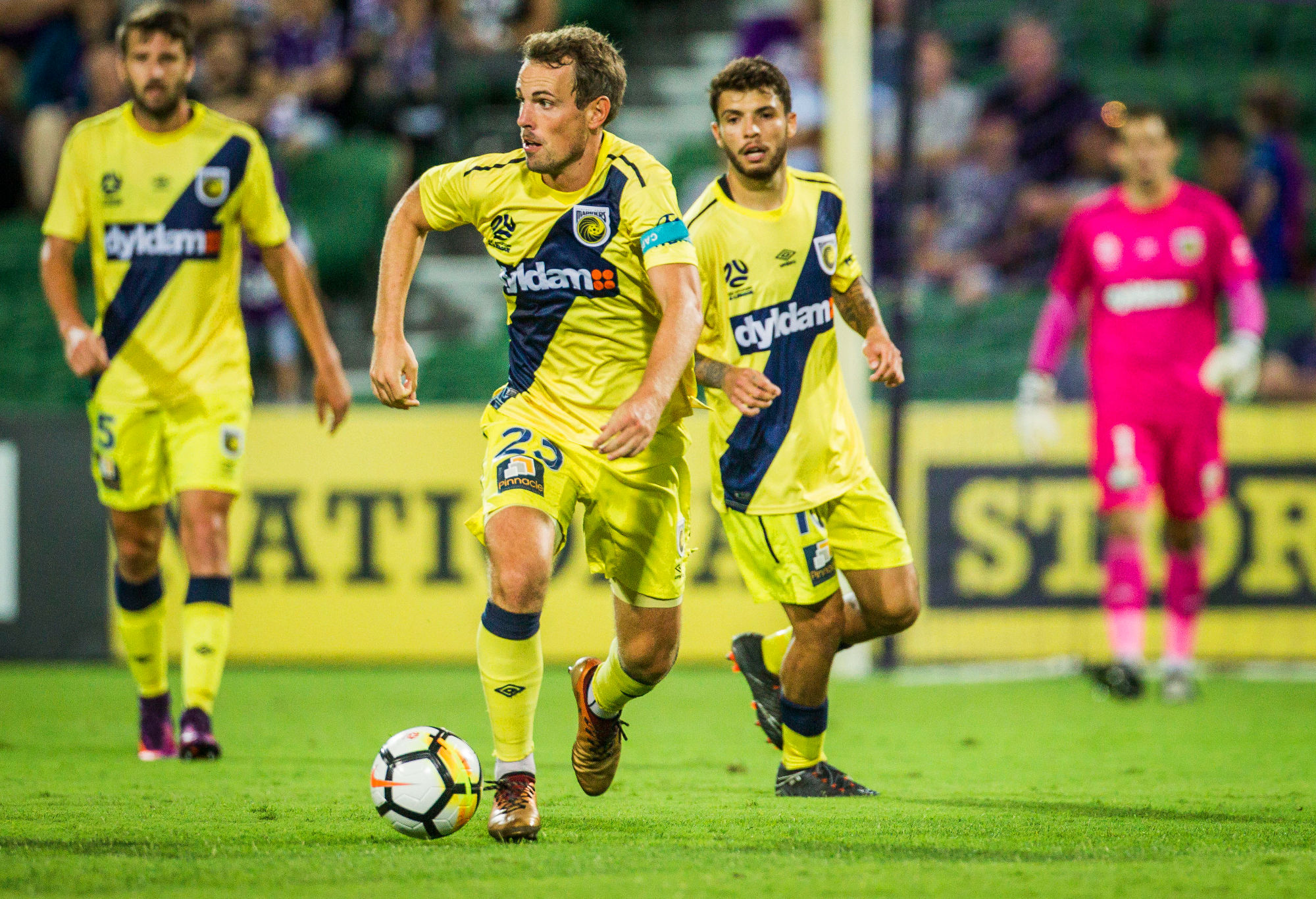 Soi kèo, dự đoán Central Coast vs Perth Glory