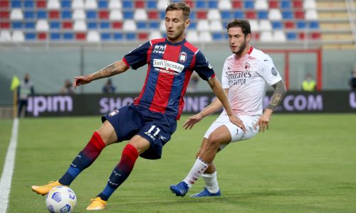 Soi kèo, dự đoán Crotone vs Parma, 0h30 ngày 23/12 Cup Quốc gia Italia