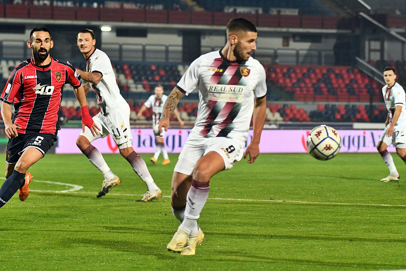 Soi kèo Reggiana vs Salernitana