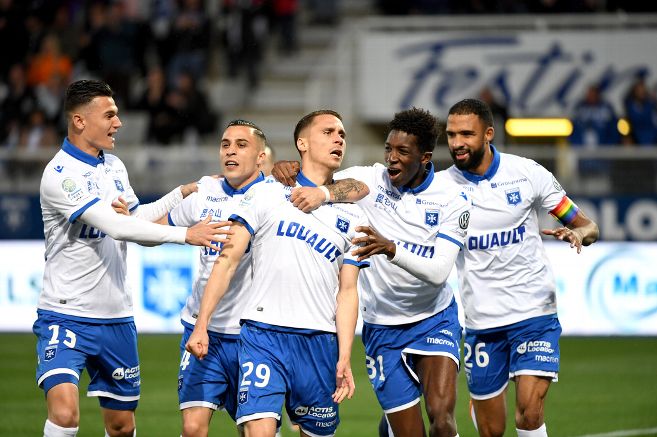 Soi kèo Auxerre vs Grenoble