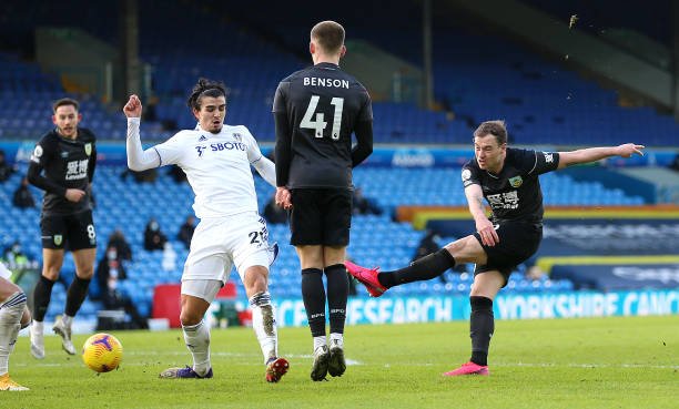 Soi kèo Burnley vs Leeds