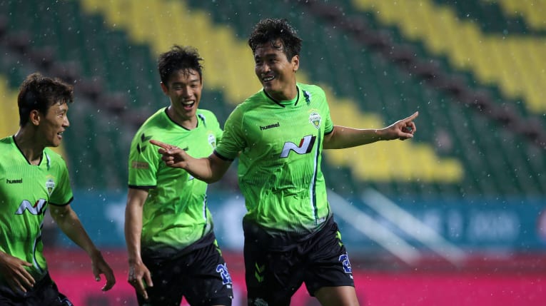 Soi kèo Jeonbuk Hyundai Motors vs Suwon Samsung Bluewings