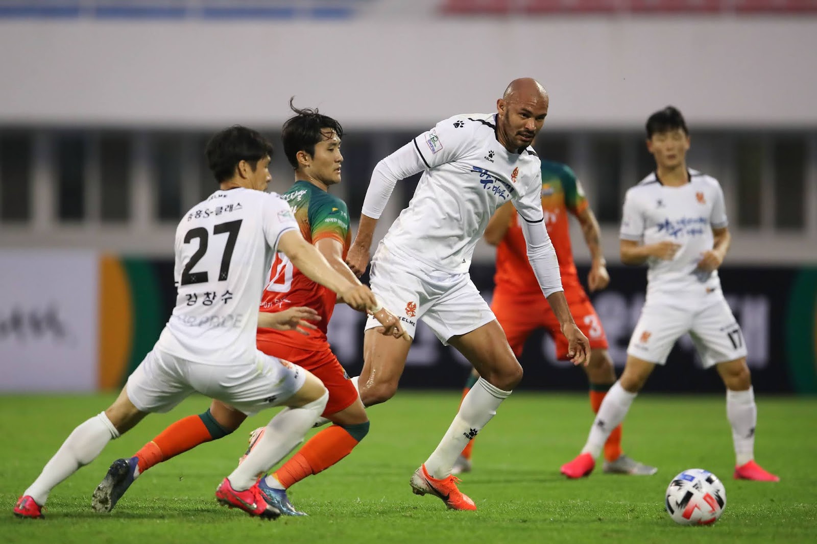 Soi kèo Gangwon FC vs Gwangju FC