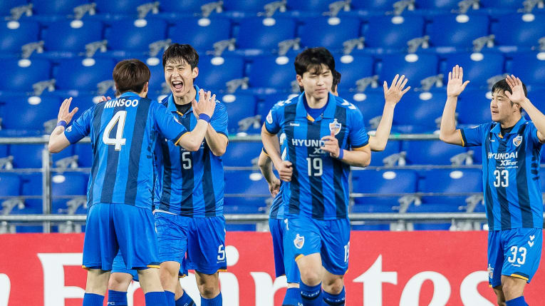 Soi kèo Ulsan vs Pohang Steelers