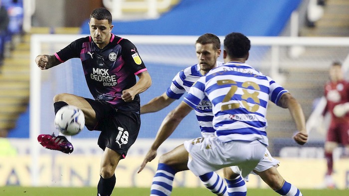 Soi kèo Peterborough vs Reading