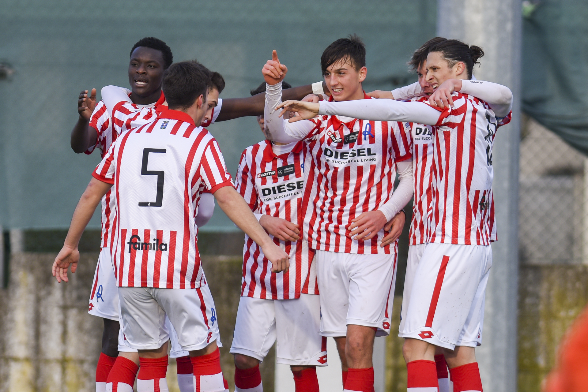 Soi kèo Vicenza vs Crotone