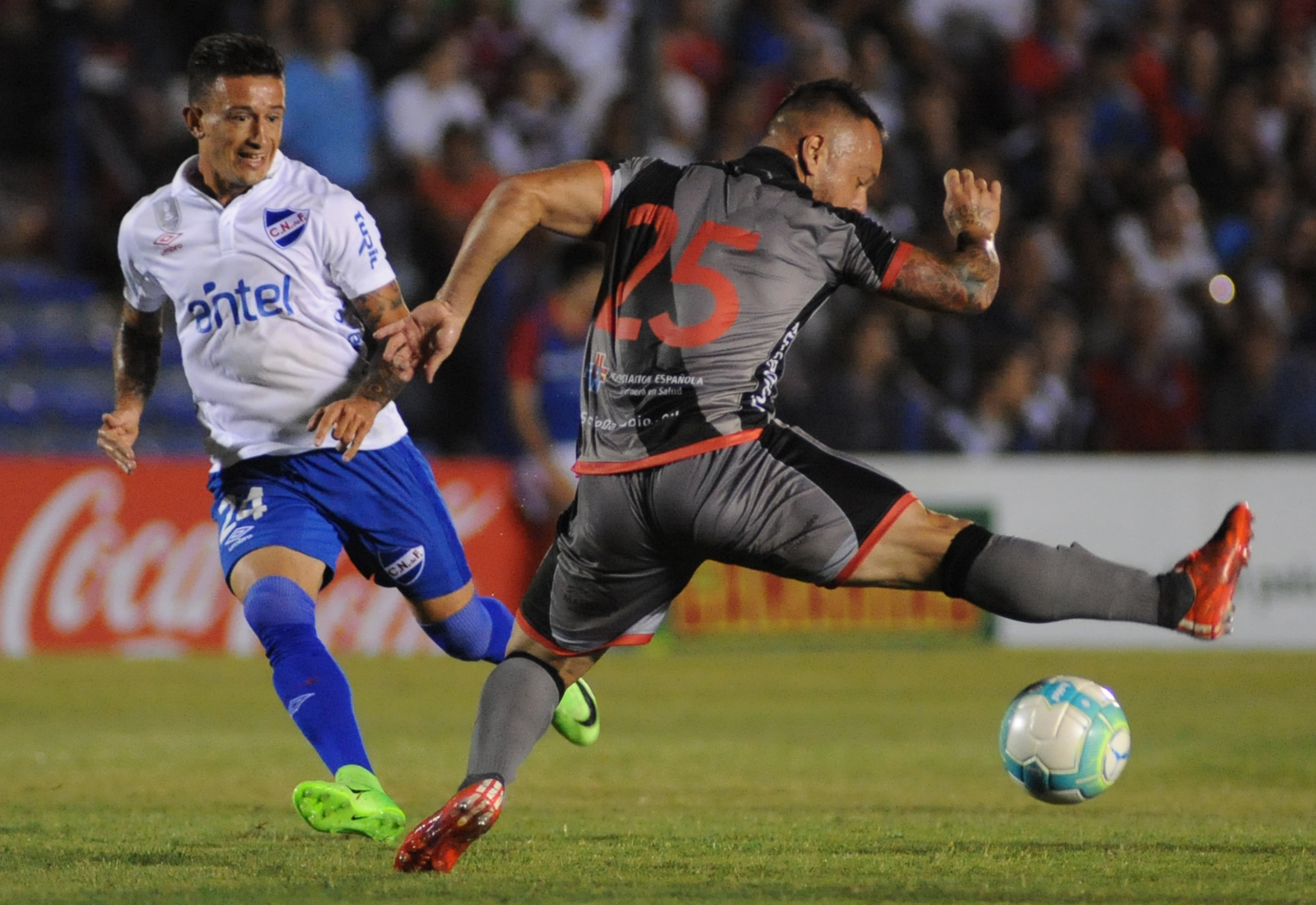 Soi kèo Nacional Montevideo vs Velez Sarsfield