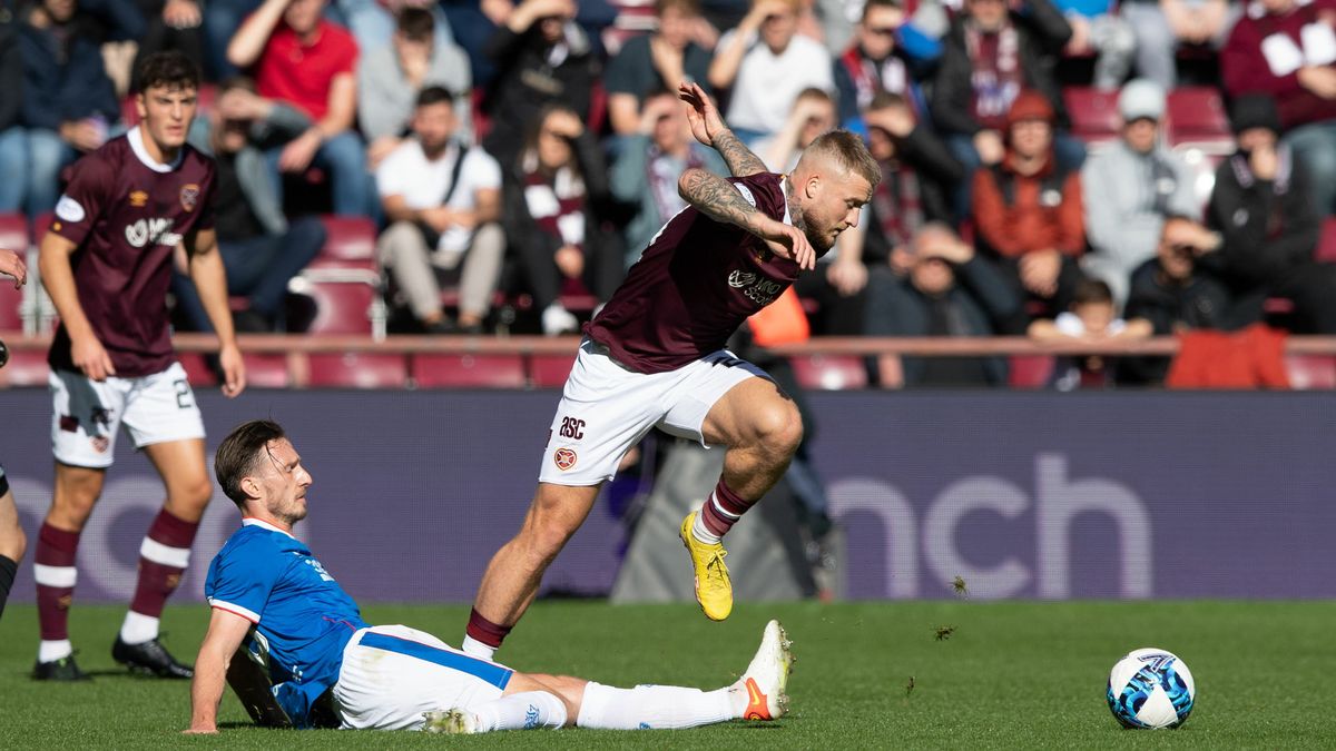 Soi kèo Hearts vs Fiorentina