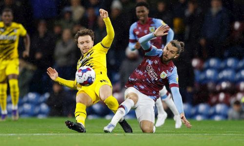 Soi kèo, dự đoán Rotherham vs Burnley, 1h45 ngày 19/4 Hạng nhất Anh